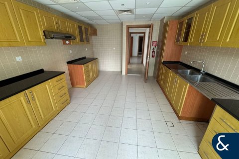 Apartment in Jumeirah Lake Towers, Dubai 3 bedrooms, 267 sq.m. № 98773 - photo 7