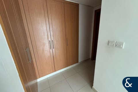 Apartment in Jumeirah Lake Towers, Dubai 3 bedrooms, 267 sq.m. № 98773 - photo 12