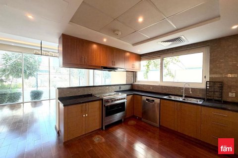 Villa in Dubai 4 bedrooms, 509.1 sq.m. № 70541 - photo 7