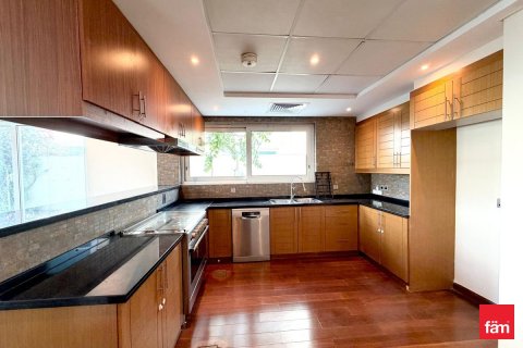 Villa in Dubai 4 bedrooms, 509.1 sq.m. № 70541 - photo 6