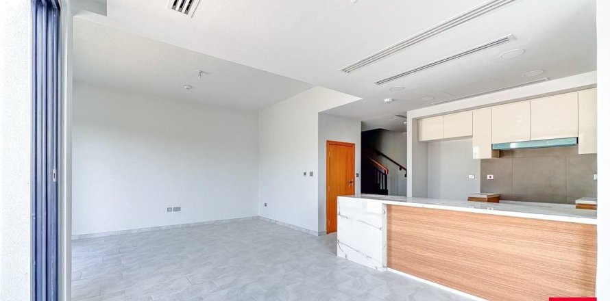 Таунхаус в Дубае, 4 спальни, 234.8м², № 70532