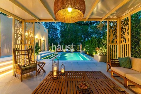 Villa en Al Furjan, Dubai, 5 dormitorios, 506 m², № 43265 - foto 1