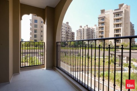 Apartment in Umm Suqeim, Dubai 3 bedrooms, 172 sq.m. № 84315 - photo 28