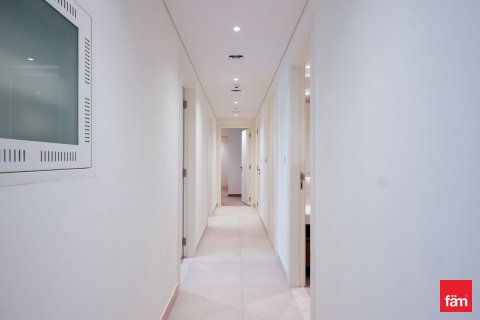 Apartment in Umm Suqeim, Dubai 3 bedrooms, 172 sq.m. № 84315 - photo 13