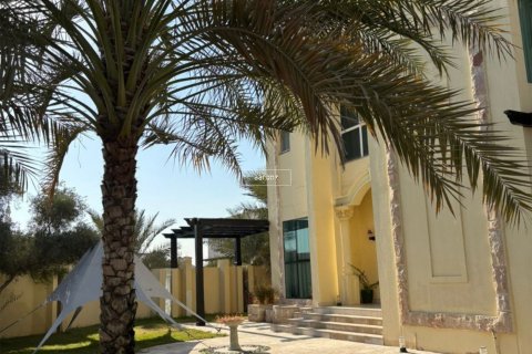 Villa in Al Barsha, Dubai 4 bedrooms, 910.4 sq.m. № 42664 - photo 16