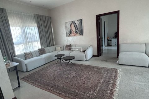 Villa in Al Barsha, Dubai 4 bedrooms, 910.4 sq.m. № 42664 - photo 4