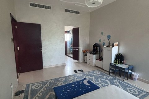 Villa in Al Barsha, Dubai 4 bedrooms, 910.4 sq.m. № 42664 - photo 11