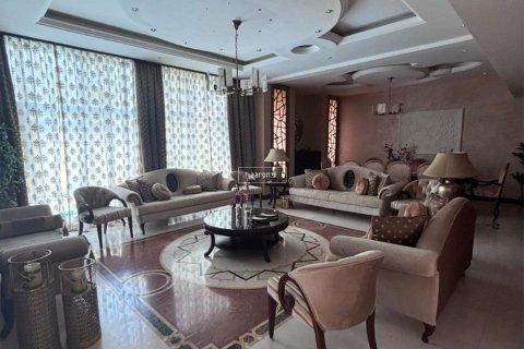 Villa in Al Barsha, Dubai 4 bedrooms, 910.4 sq.m. № 42664 - photo 1