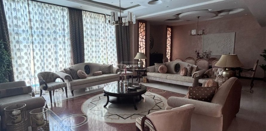 Villa in Al Barsha, Dubai 4 bedrooms, 910.4 sq.m. № 42664