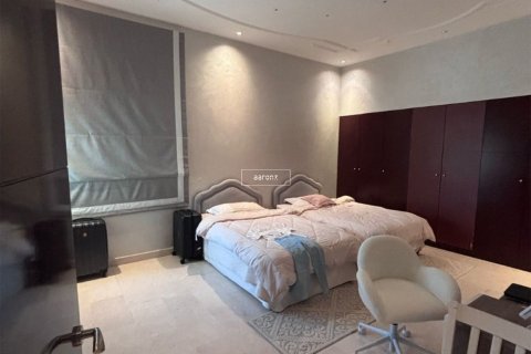 Villa in Al Barsha, Dubai 4 bedrooms, 910.4 sq.m. № 42664 - photo 8