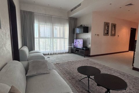 Villa in Al Barsha, Dubai 4 bedrooms, 910.4 sq.m. № 42664 - photo 3