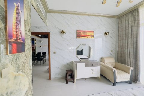 Apartment in Al Kifaf, Dubai 1 bedroom, 91.7 sq.m. № 42654 - photo 5