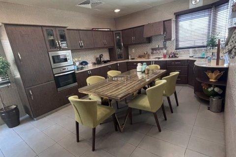 Villa in Al Barsha, Dubai 4 bedrooms, 910.4 sq.m. № 42663 - photo 12