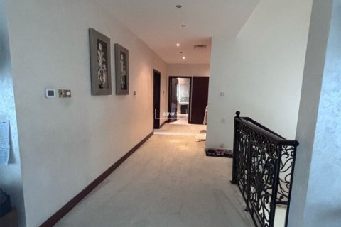 Villa in Al Barsha, Dubai 4 bedrooms, 910.4 sq.m. № 42663 - photo 6
