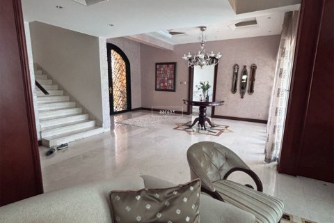 Villa in Al Barsha, Dubai 4 bedrooms, 910.4 sq.m. № 42663 - photo 5