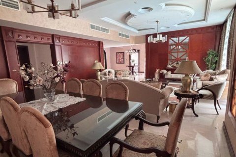 Villa in Al Barsha, Dubai 4 bedrooms, 910.4 sq.m. № 42663 - photo 2