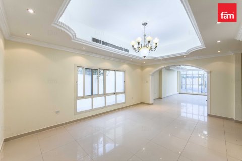 Villa en Al Barsha, Dubai, 5 dormitorios, 1394 m², № 85784 - foto 2
