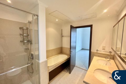 Apartment in Downtown Dubai (Downtown Burj Dubai), Dubai 2 bedrooms, 139 sq.m. № 75524 - photo 13