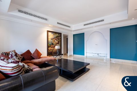 Apartment in Downtown Dubai (Downtown Burj Dubai), Dubai 3 bedrooms, 208 sq.m. № 75882 - photo 4