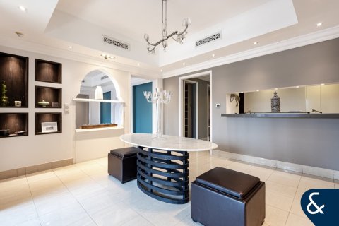 Apartment in Downtown Dubai (Downtown Burj Dubai), Dubai 3 bedrooms, 208 sq.m. № 75882 - photo 6