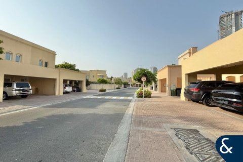 Купить виллу в Maeen, The Lakes, Дубай: 3 спальни, 195м², № 75881 - фото 1