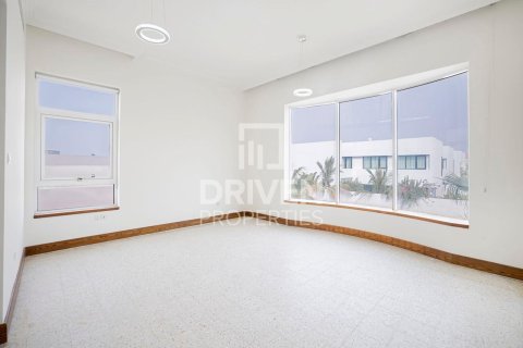 Купить виллу в Umm Suqeim 3, Умм-Сукейм, Дубай: 7 спален, 892м², № 19943 - фото 21