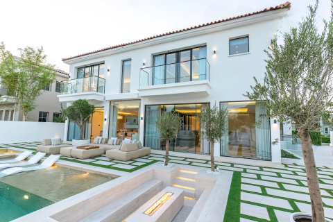 Villa en Dubai, 6 dormitorios, 915 m², № 5575 - foto 1