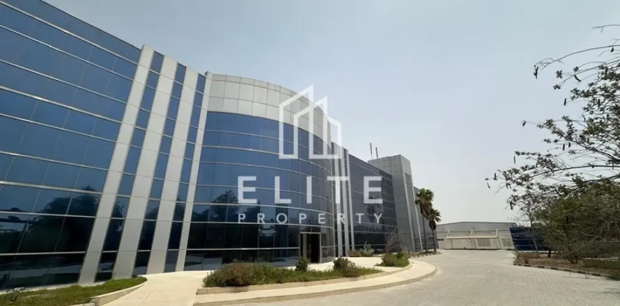 مستودع في دبي 1425 م² رقم 53589