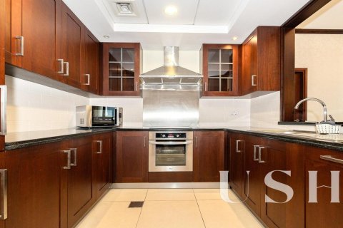 Apartment in 29 Burj Boulevard, Downtown Dubai (Downtown Burj Dubai), Dubai 2 bedrooms, 130 sq.m. № 39732 - photo 16