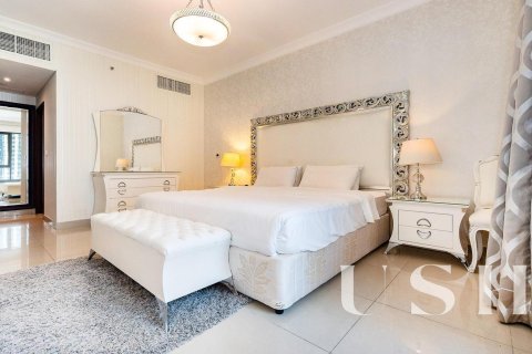 Apartment in 29 Burj Boulevard, Downtown Dubai (Downtown Burj Dubai), Dubai 2 bedrooms, 130 sq.m. № 39732 - photo 21