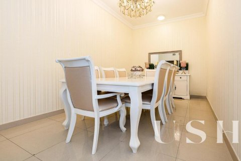 Apartment in 29 Burj Boulevard, Downtown Dubai (Downtown Burj Dubai), Dubai 2 bedrooms, 130 sq.m. № 39732 - photo 15