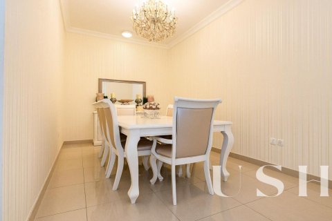 Apartment in 29 Burj Boulevard, Downtown Dubai (Downtown Burj Dubai), Dubai 2 bedrooms, 130 sq.m. № 39732 - photo 10