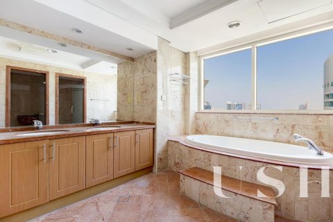 Apartment in Jumeirah Lake Towers, Dubai 5 bedrooms, 515 sq.m. № 39728 - photo 25