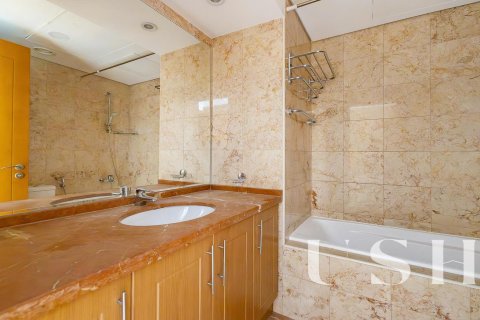 Apartment in Jumeirah Lake Towers, Dubai 5 bedrooms, 515 sq.m. № 39728 - photo 12