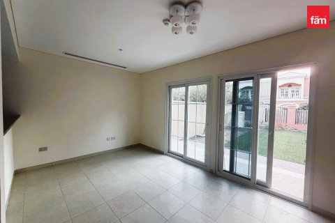 Villa à Dubai, 2 chambres, 180 m², № 133353