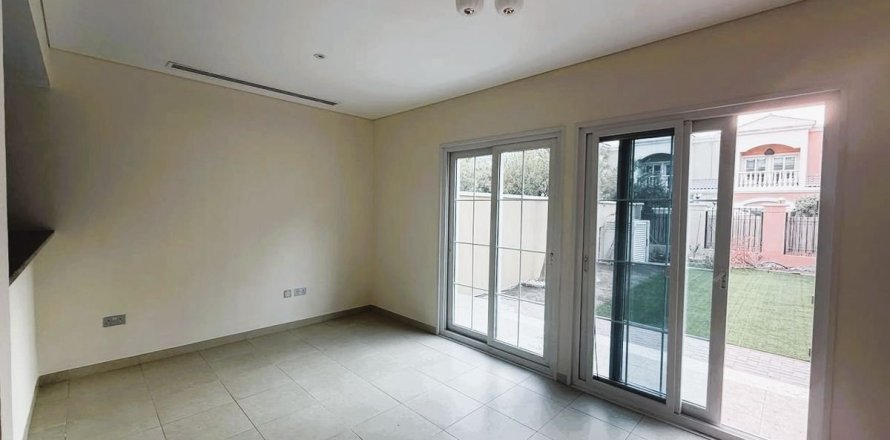 Villa à Dubai, 2 chambres, 180 m², № 133353