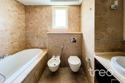 Villa à Legacy, Jumeirah Park, Dubai, 4 chambres, 402.73 m², № 133942 - photo 4