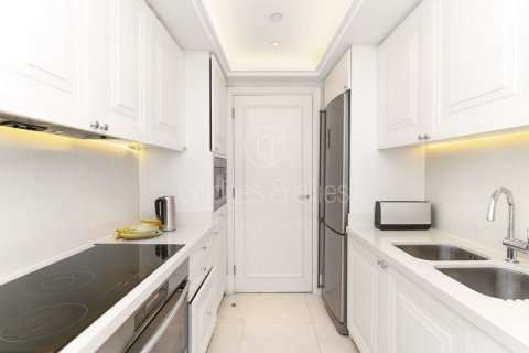 Apartment in Downtown Dubai (Downtown Burj Dubai), Dubai 3 bedrooms, 203 sq.m. № 108771 - photo 22