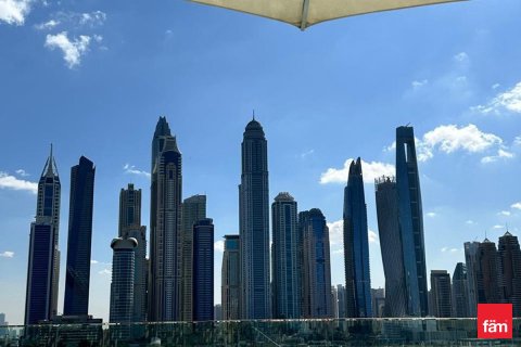 Apartment in Dubai Harbour, Dubai 3 bedrooms, 179 sq.m. № 54971 - photo 17