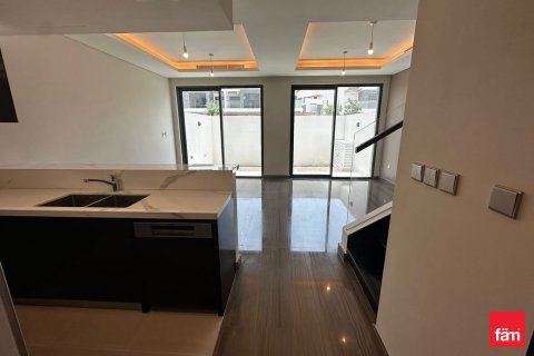 Снять в аренду таунхаус в Дубае: 4 спальни, 138.8м², № 84866 - фото 4