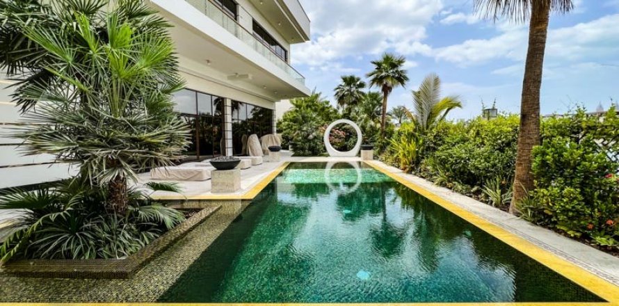 Villa in Emirates Hills, Dubai 7 bedrooms № 3067