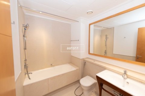 Apartment in Dubai Marina, Dubai 2 bedrooms, 130.5 sq.m. № 7146 - photo 9