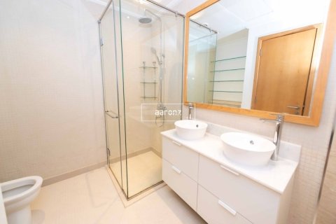 Apartment in Dubai Marina, Dubai 2 bedrooms, 130.5 sq.m. № 7146 - photo 8