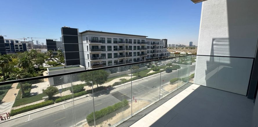 Apartment in Dubai Studio City, Dubai 3 bedrooms, 124.2 sq.m. № 111812