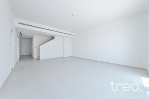 Снять в аренду таунхаус в Дубае: 3 спальни, 213.68м², № 119829 - фото 2
