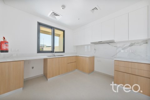 Снять в аренду таунхаус в Дубае: 3 спальни, 213.68м², № 119829 - фото 7
