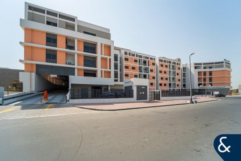 Edificio en Dubai Investment Park, Dubai, 178 dormitorios, 38691 m², № 74732 - foto 1