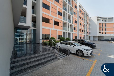 Edificio en Dubai Investment Park, Dubai, 178 dormitorios, 38691 m², № 74732 - foto 3