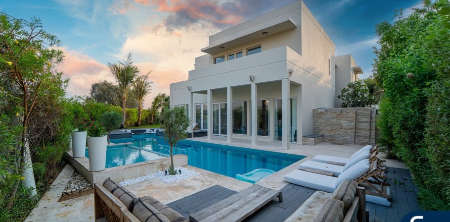 Villa in Arabian Ranches, Dubai 5 bedrooms, 575 sq.m. № 74734