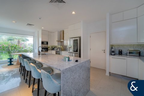 Villa in Arabian Ranches, Dubai 5 bedrooms, 575 sq.m. № 74734 - photo 6